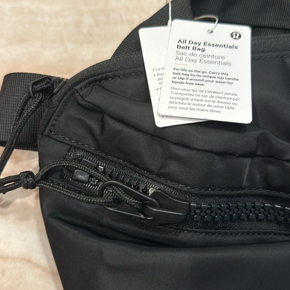 NWT Lululemon All Day Essentials Belt Bag in black - Picture 5 of 9